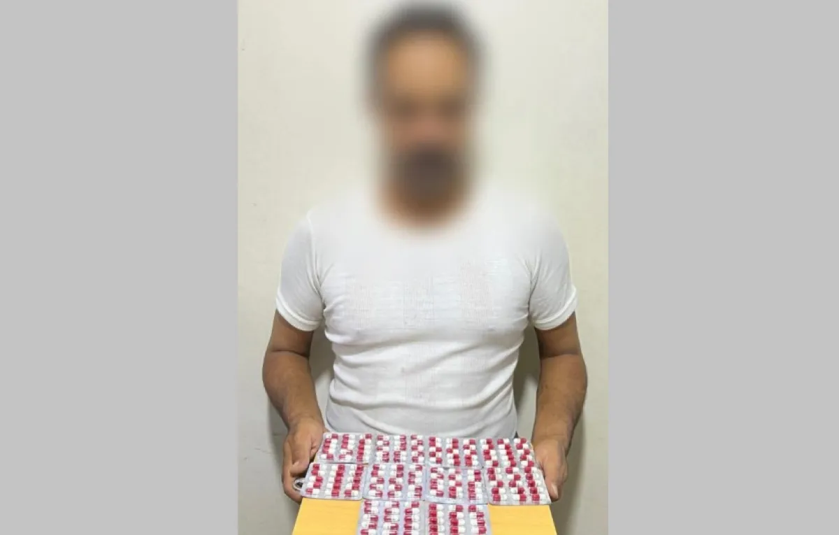 عدن.. القبض على مروج مخدرات وبحوزته عشرة أشرطة مخدرة مجرمة بالقانون 