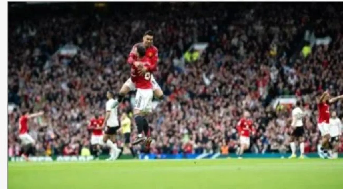 فوز مثير لـ مانشستر يونايتد على ليفربول بنتيجة 3-2 في قمة الدوري الإنجليزي الممتاز