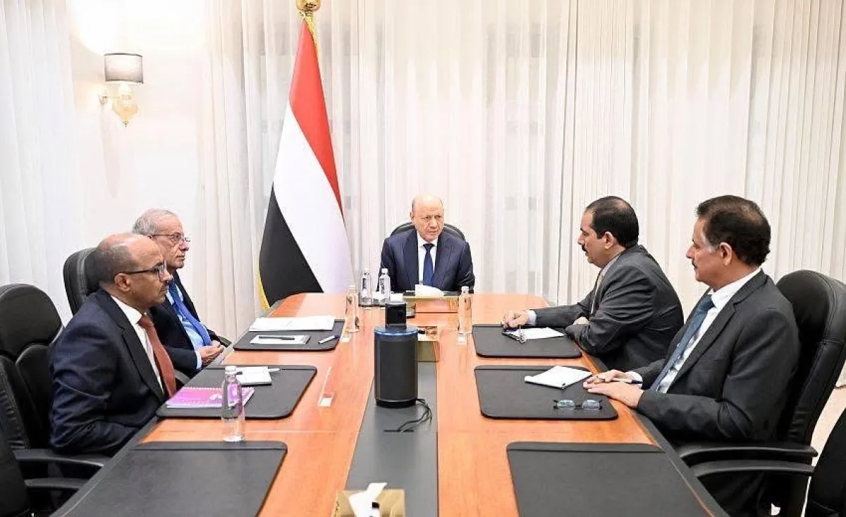 الرئيس العليمي يترأس اجتماعاً للحكومة..توجيهات حازمة بملاحقة قتلة وسام قايد وتسريع الإصلاحات الاقتصادية