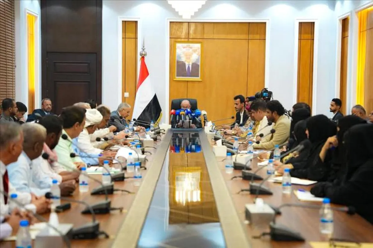 الخنبشي يناقش أزمة الكهرباء والملفات الخدمية والأمنية في اجتماع تنفيذي بحضرموت