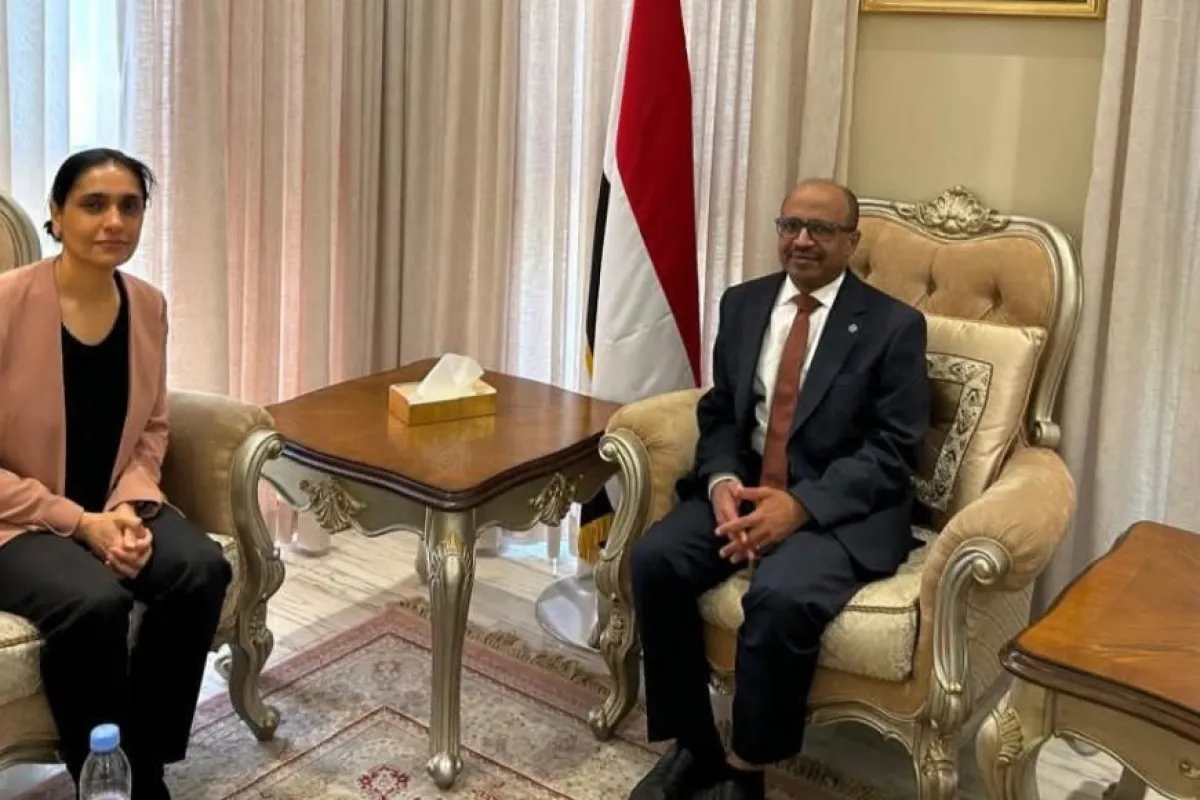 وزير النفط والمعادن يبحث مع السفيرة البريطانية تعزيز التعاون المشترك ودعم الاستثمارات في قطاع الطاقة