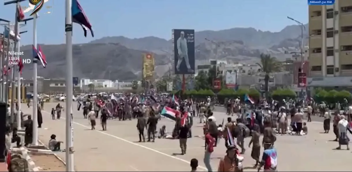 عاجل:ظهور عيدروس الزبيدي بساحة العروض والكشف عن ماحدث