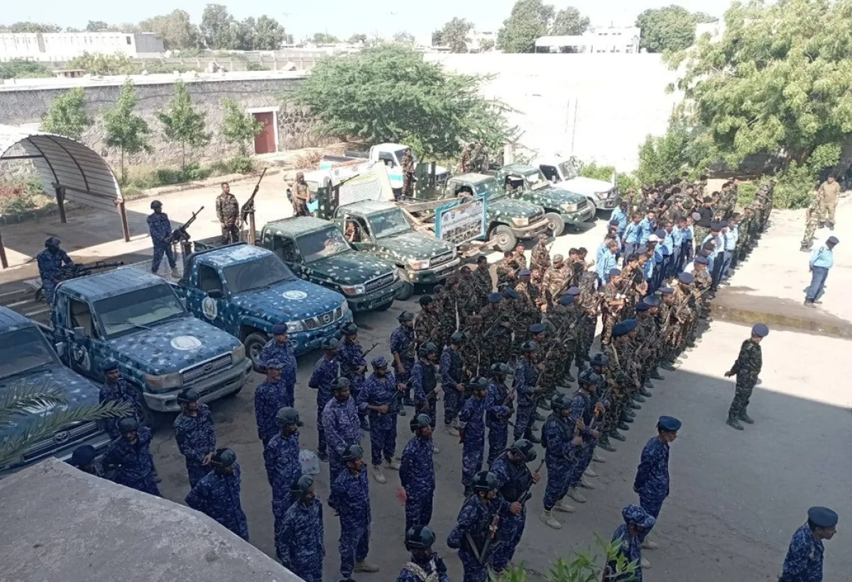 محافظ أبين يتفقد النقاط الأمنية ويوجه برفع الجاهزية وتعزيز الانضباط ومنع أي تصرفات مسيئة