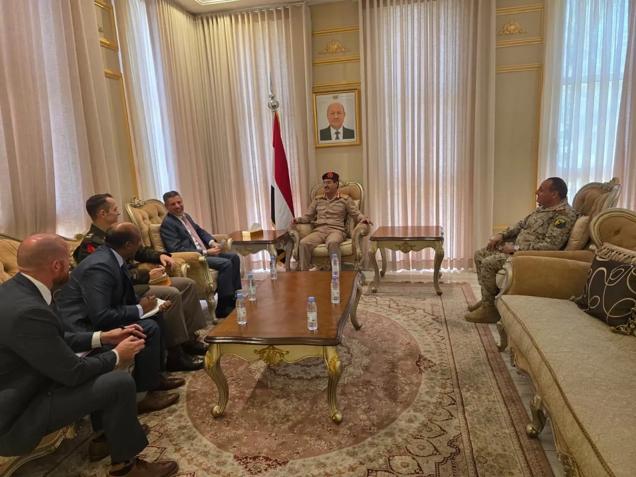 مباحثات يمنية أمريكية في الملف العسكري