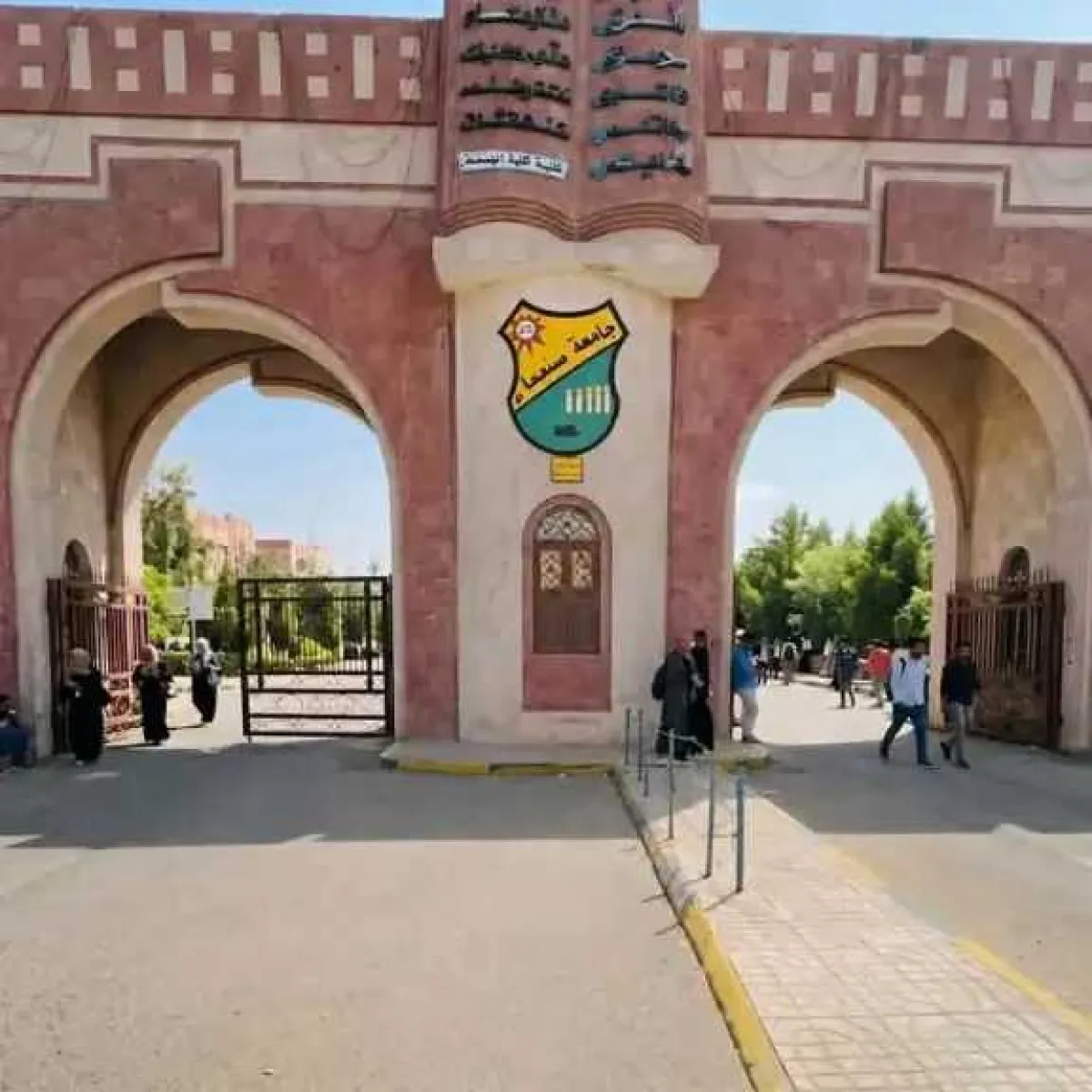 الغاء مقررات دراسية في كليات بجامعة صنعاء بدعوى تعارضها مع ولاية الفقيه الإيرانية !
