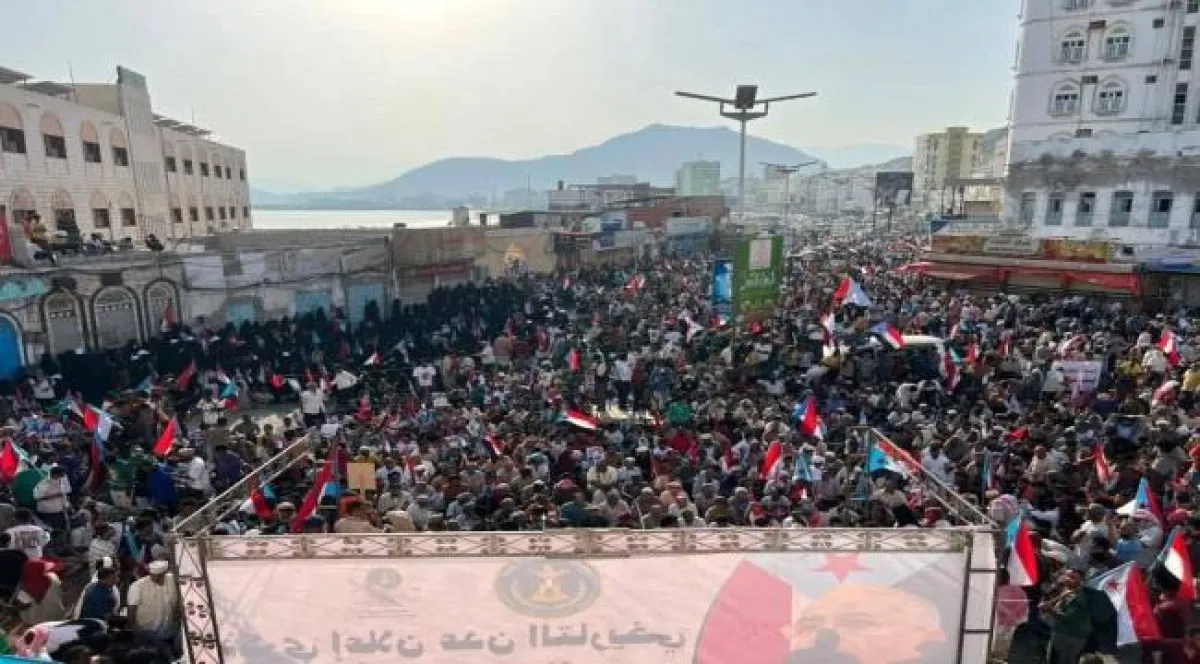 أبناء حضرموت يجددون تفويضهم للمجلس الانتقالي الجنوبي ورئيسه عيدروس الزبيدي