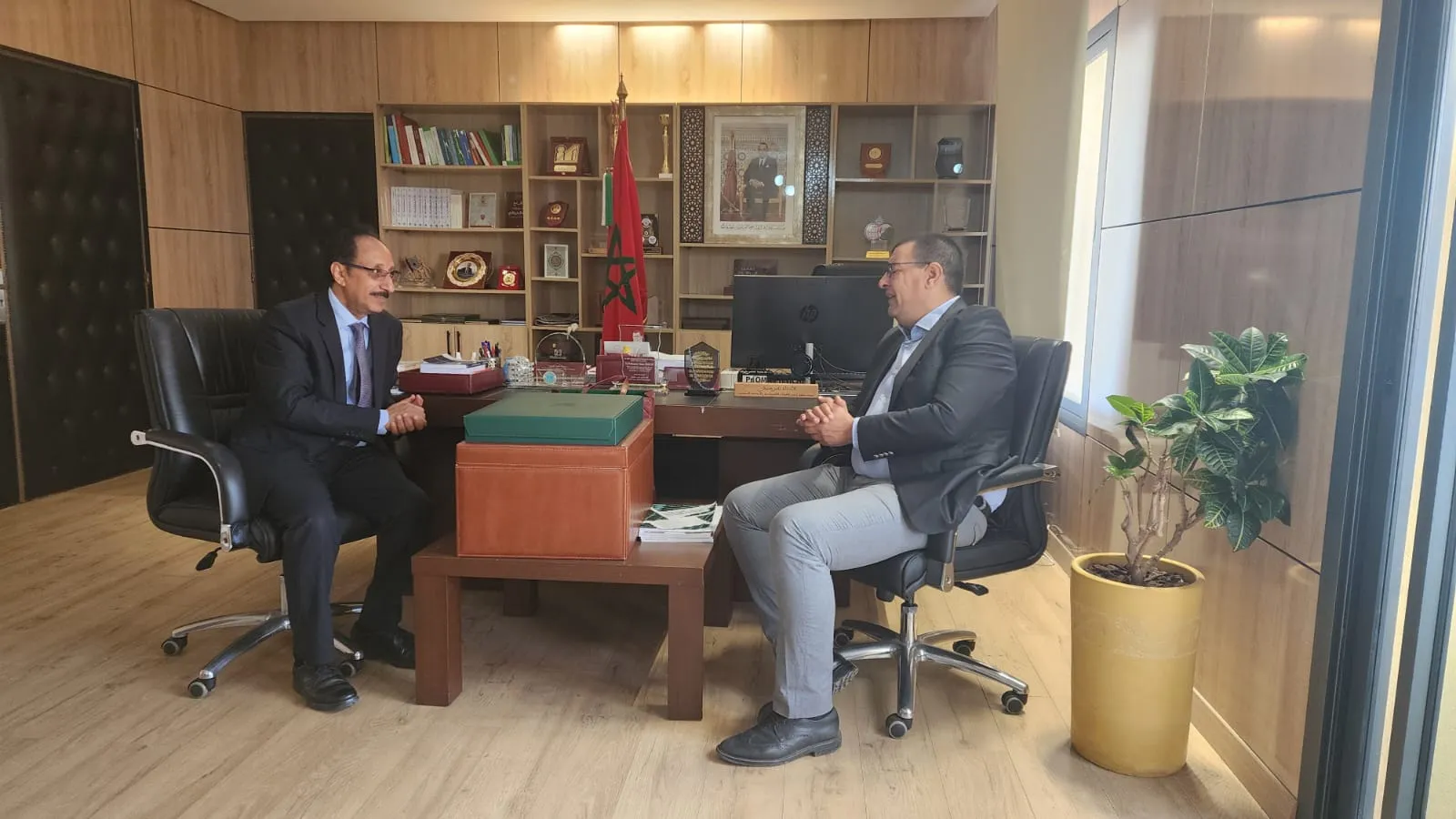 سفير اليمن يبحث مع عميد كلية العلوم القانونية بجامعة محمد الخامس تعزيز التعاون الأكاديمي