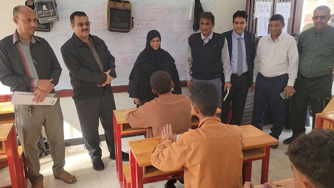 “الداؤودي” يشيد بمستوى الإعداد والترتيب لإمتحانات النقل الأساسية والثانوية بمدارس البريقة