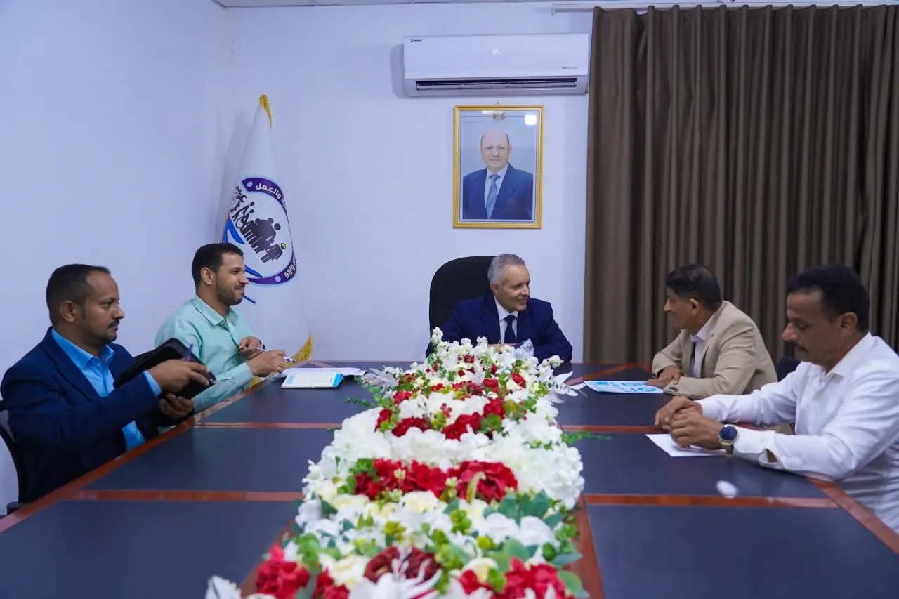 وزير الشؤون الاجتماعية والعمل يطلع على أنشطة وبرامج مؤسسة نداء عدن للتنمية
