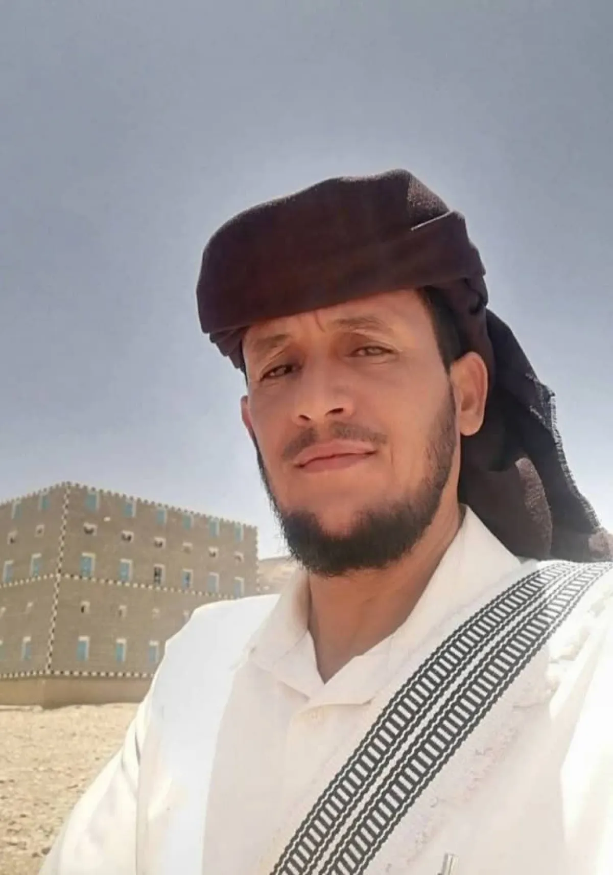 النحال عبدالله بايوسف من شبوة يحرز ذهبية باريس