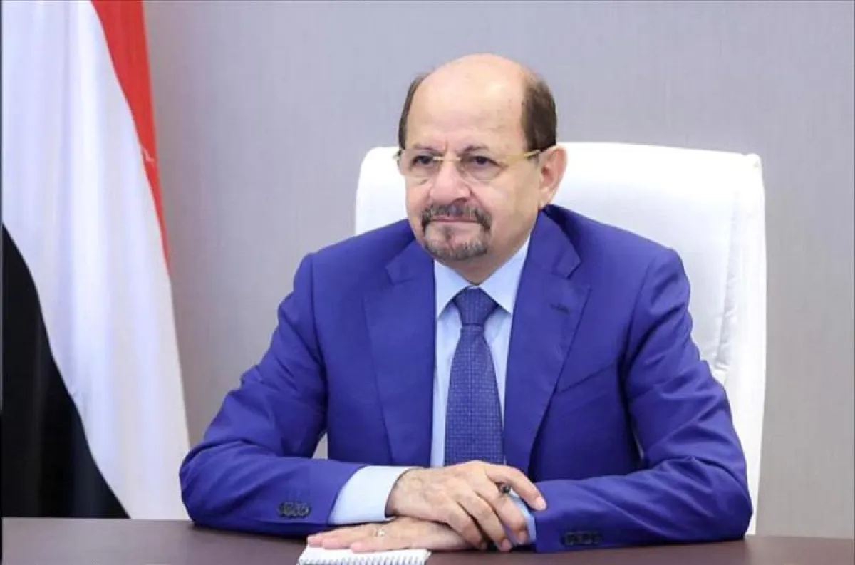 رئيس الوزراء ورئيس أركان قوات درع الوطن يبحثان تعزيز الجاهزية والتنسيق الأمني في عدن