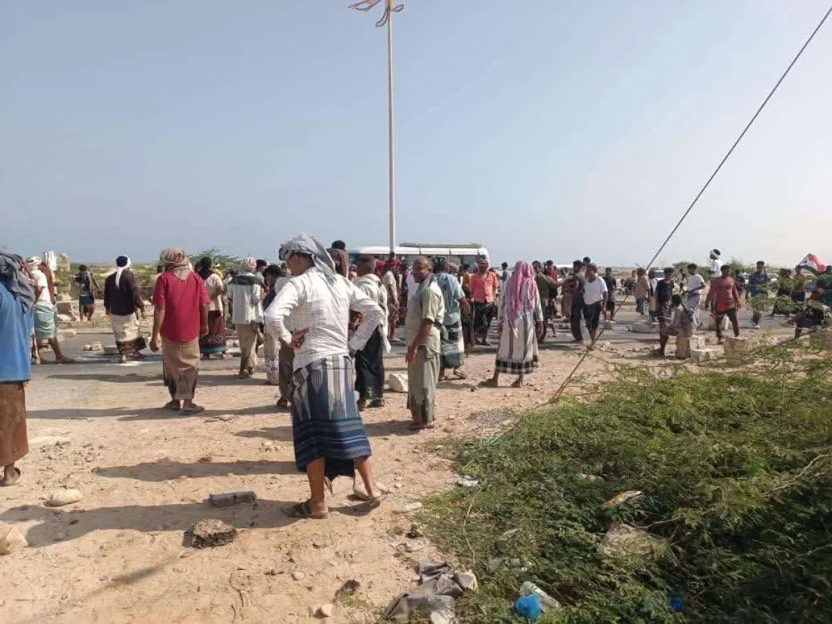 عاجل:احتجاجات عقب منع انصار الانتقالي من دخول المدينة