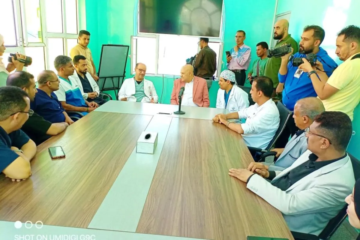 محافظ تعز يشيد بنجاح إجراء أول عمليتين لزراعة الكبد بالمحافظة