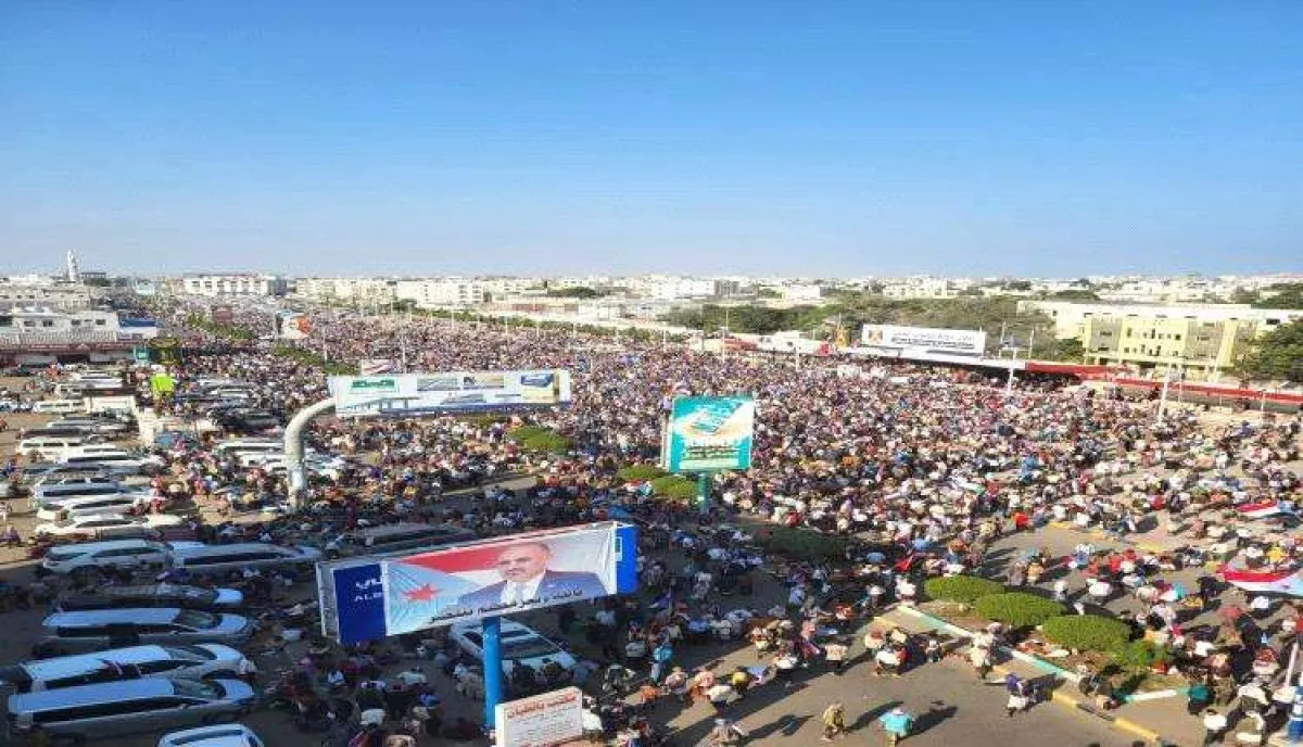 تظاهرة جماهيرية حاشدة بساحة العروض في عدن
