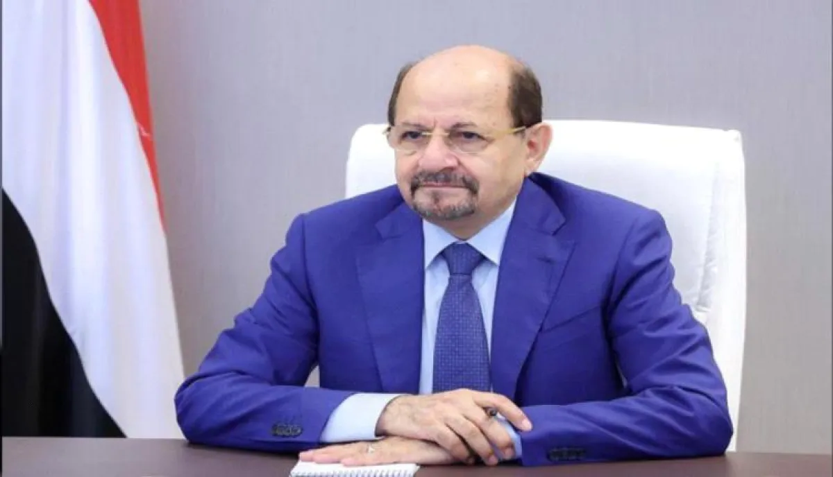 رئيس مجلس الوزراء يلتقي رئيس أركان قوات درع الوطن في عدن