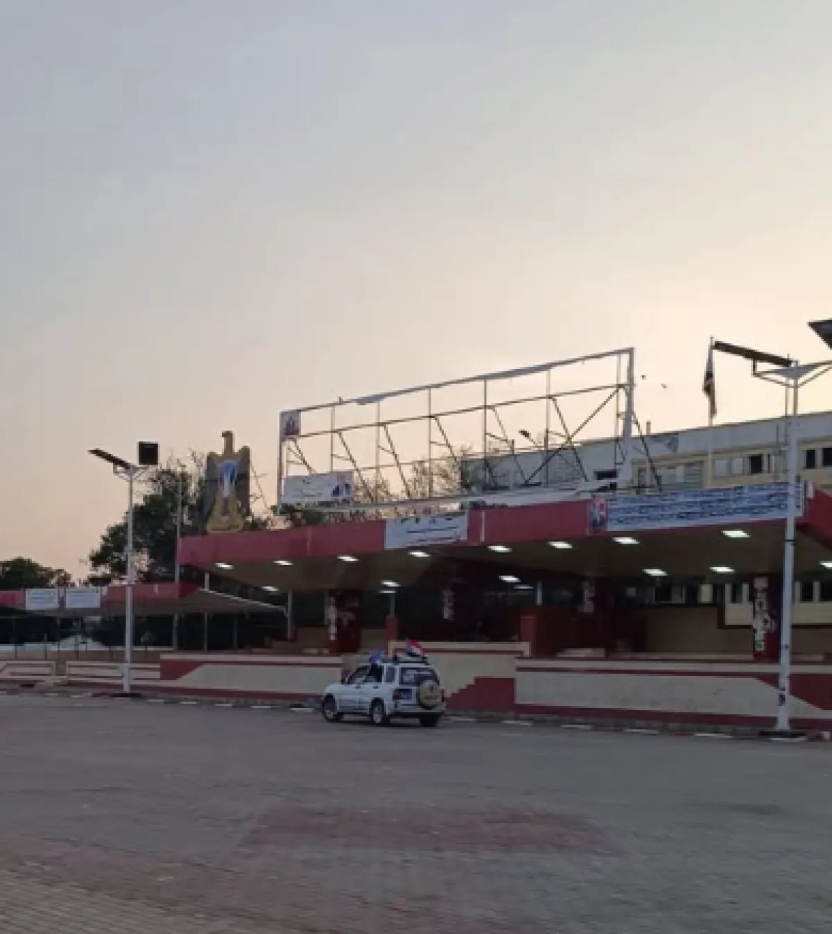 فعل مفاجئ يحصل في ساحة العروض بعدن .. صورة