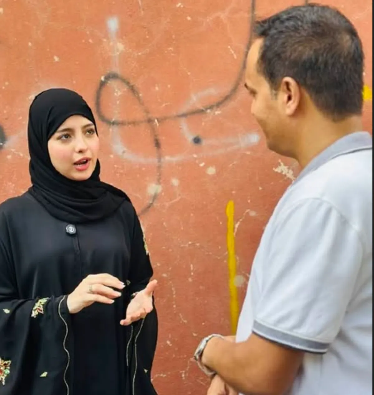 صحفي بارز يحكي قصة إنسانية للفنانة ماريا قحطان ويعتب على المسؤولين والفنانين في البلاد!