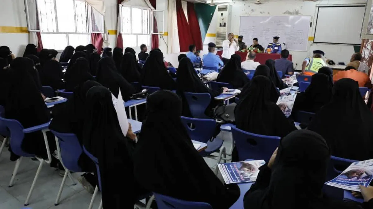 محاضرة توعوية بكلية صبر لتعزيز ثقافة الالتزام بالقوانين المرورية