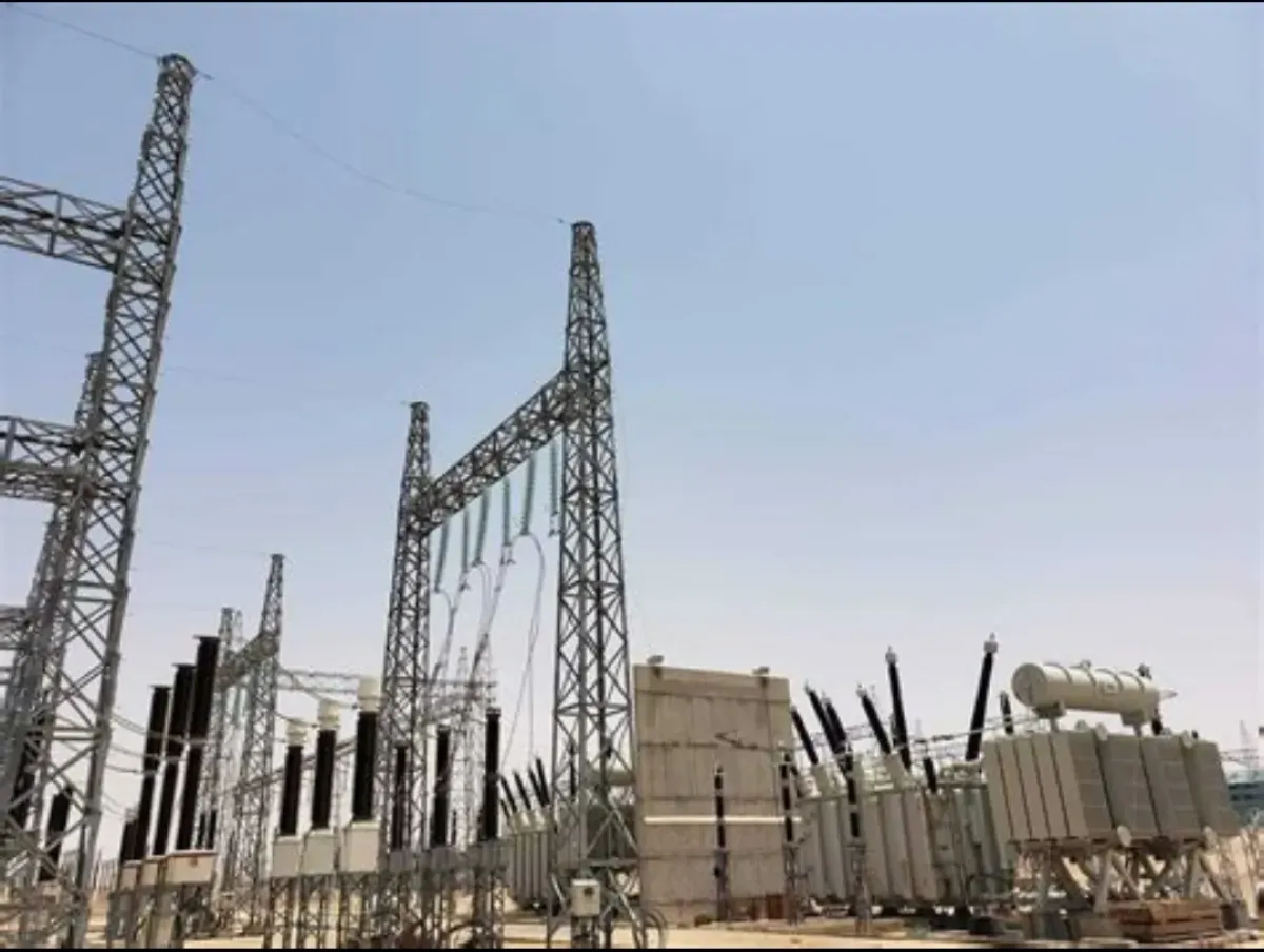 اعتداء تخريبي يضرب خط نقل الكهرباء في مأرب ويتسبب بفقدان ثلث الطاقة المنقولة