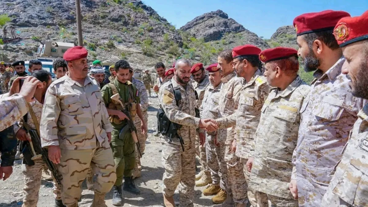 عقب عودته من السعودية.. محافظ الضالع يعقد اجتماعًا عسكريًا موسعًا لمتابعة الجاهزية ومواجهة خروقات الحوثي