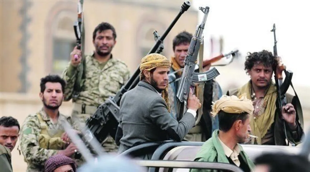 صنعاء.. مليشيا الحوثي تداهم منزل ناشط بسبب انتقادات عبر فيسبوك