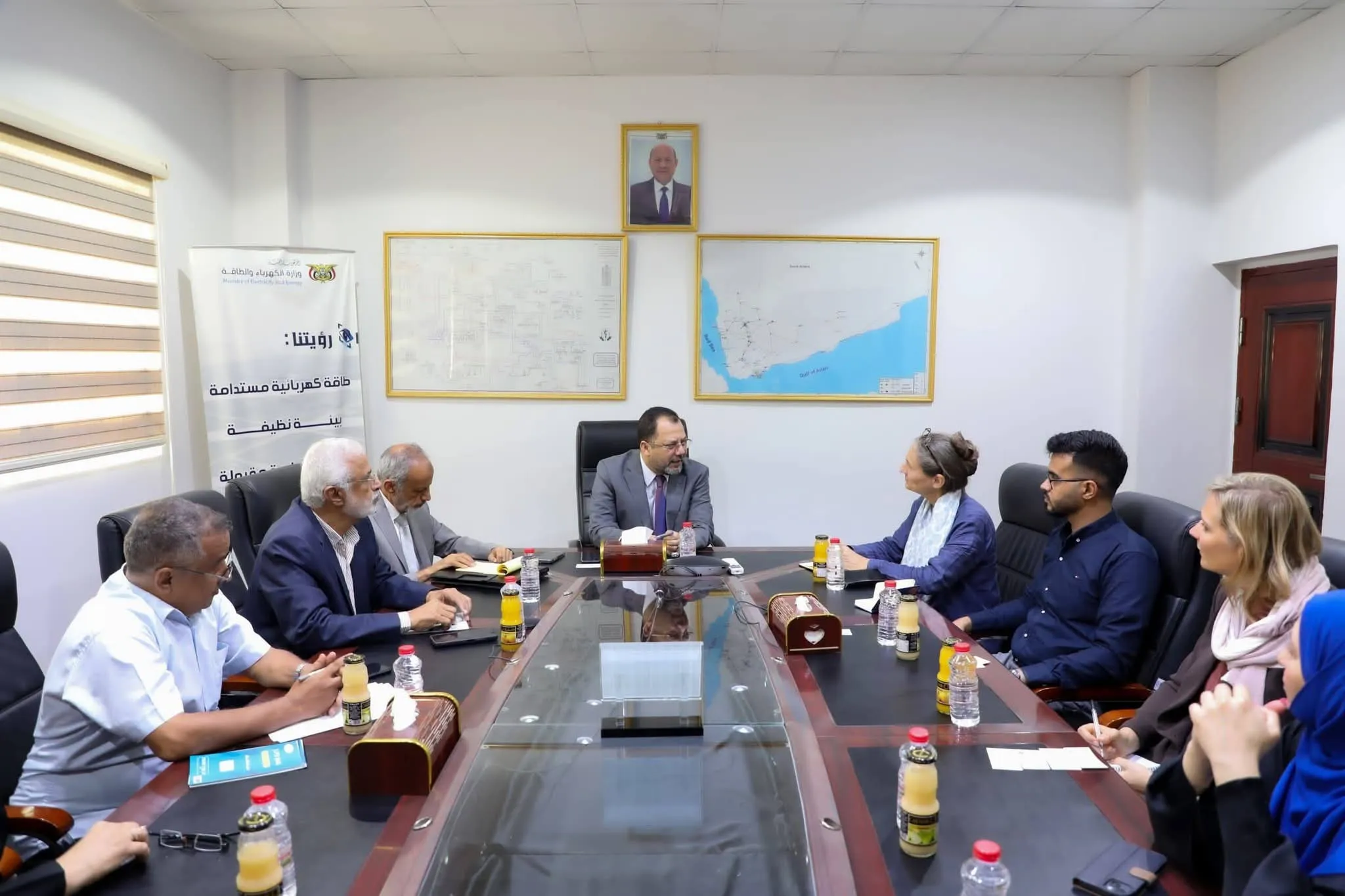 وزير الكهرباء يبحث مع السفيرة الهولندية سبل تطوير قطاع الكهرباء وتعزيز أدائه