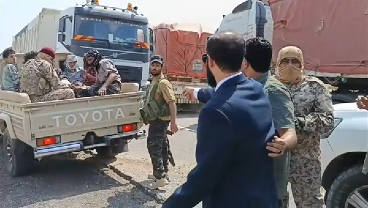 بقيادة المحافظ.. حملة أمنية في أبين تضبط عصابة تقطع وتعيد فتح الطريق