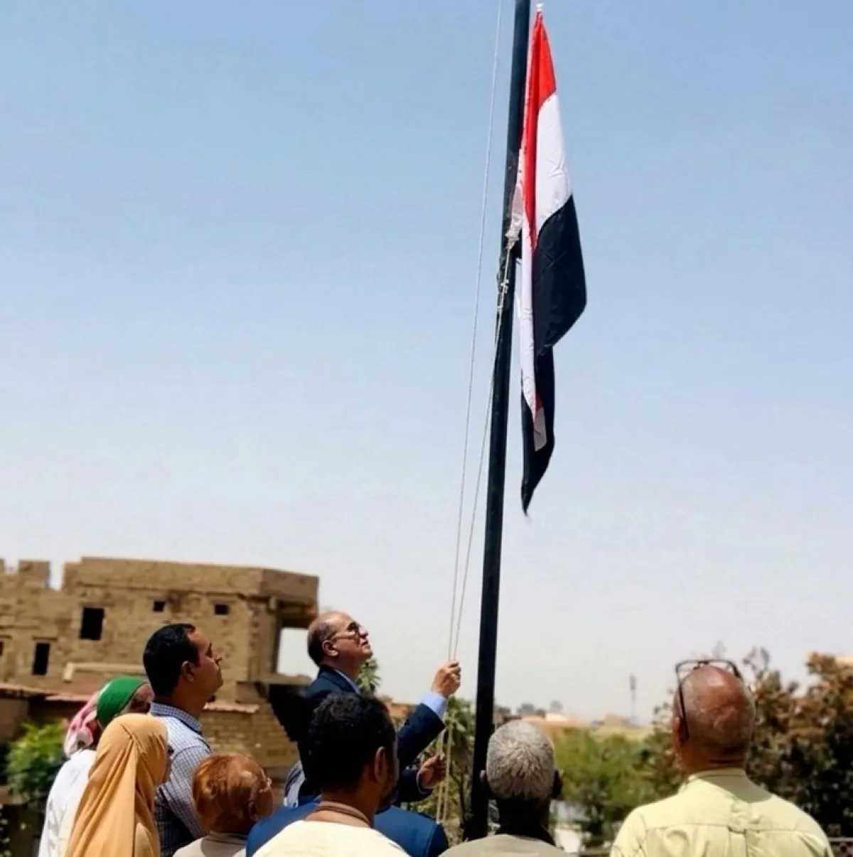 رفع العلم اليمني في سفارة الخرطوم تمهيداً لاستئناف النشاط الدبلوماسي