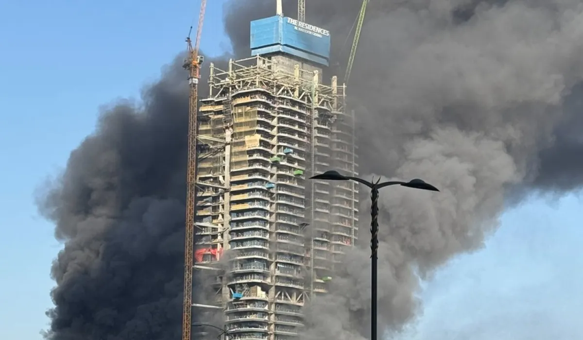 حريق هائل يلتهم برجا سكنيا مكونا من 50 طابقا في دبي - [فيديو]