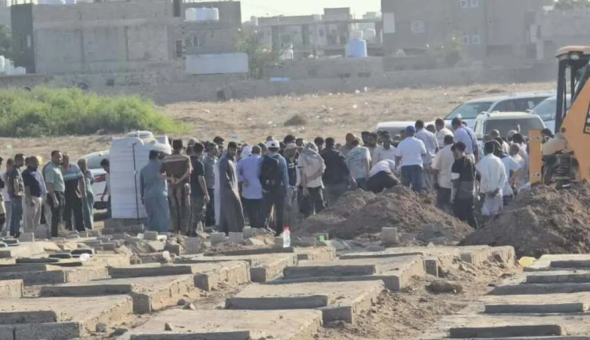 تشييع مدير الصندوق الاجتماعي بعدن وسط تساؤلات بسبب الغياب الرسمي