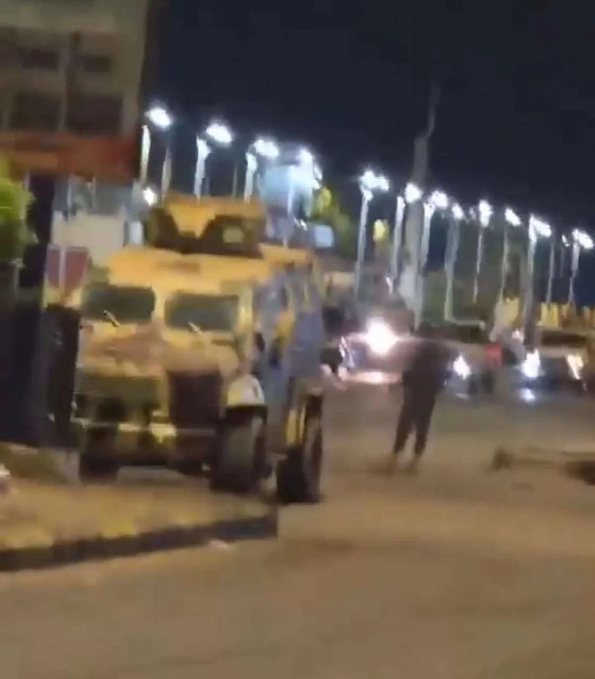 عاجل:انتشار أمني واسع يطوّق ساحة العروض في عدن