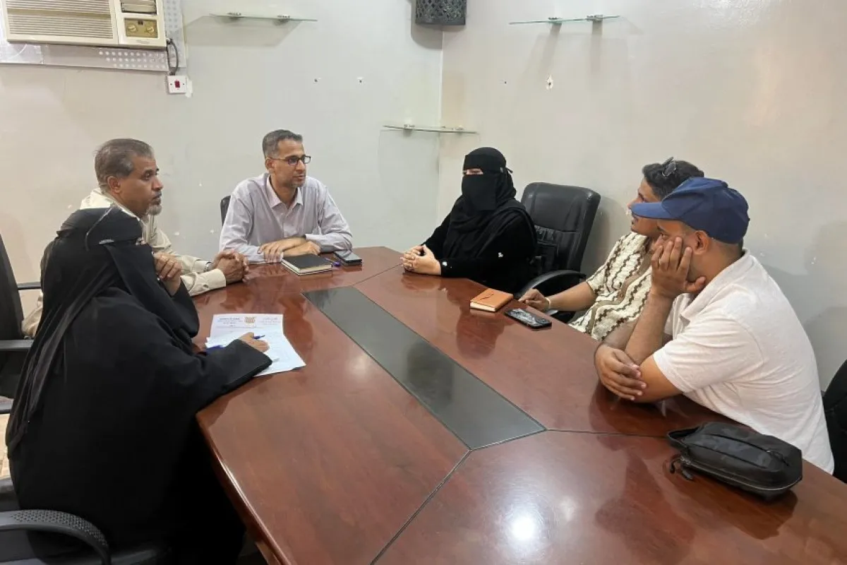 مدير عام الشؤون الاجتماعية بالمكلا يناقش التحضيرات النهائية لافتتاح دار الإيواء 