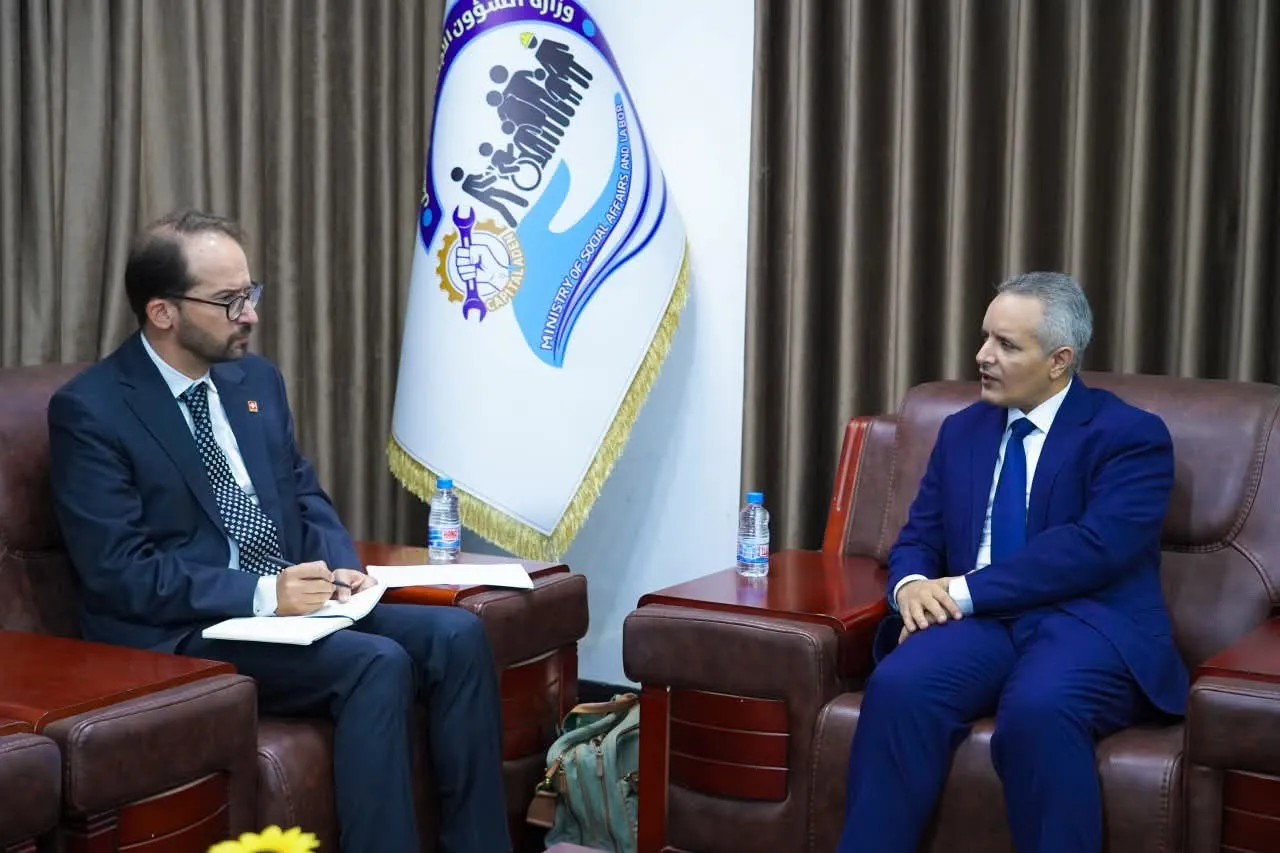 وزير الشؤون الاجتماعية يبحث مع السفير السويسري تعزيز التعاون ودعم برامج الحماية الاجتماعية