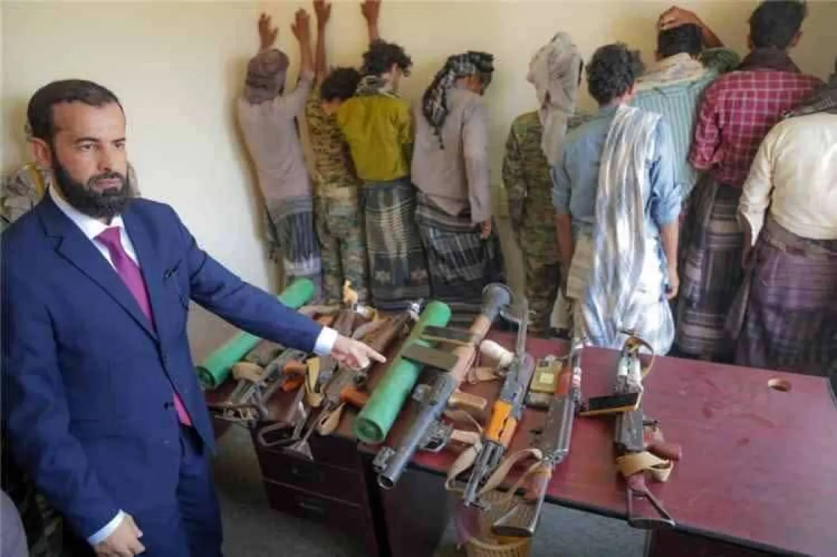 سفير يمني سابق يشيد بمحافظ أبين عقب قيامه بهذا الأمر