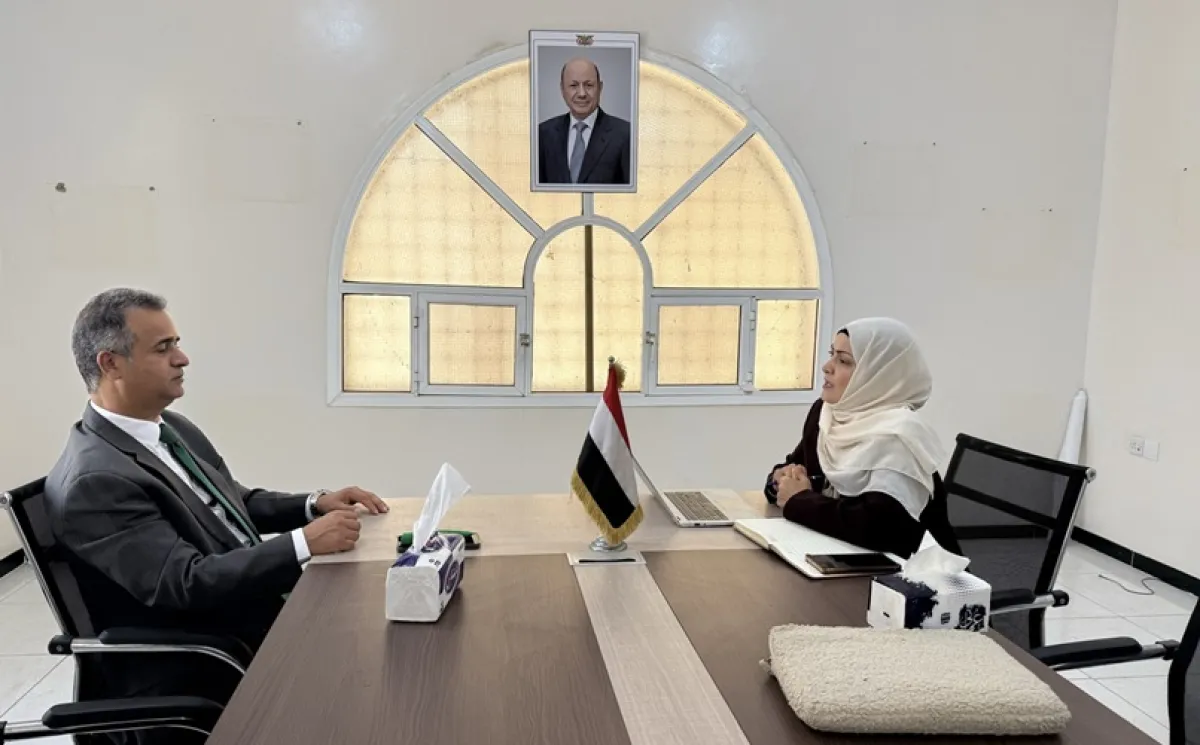 الوزيرة المقطري تبحث مع سفير ليبيا تبادل الخبرات القانونية والمؤسسية بين البلدين