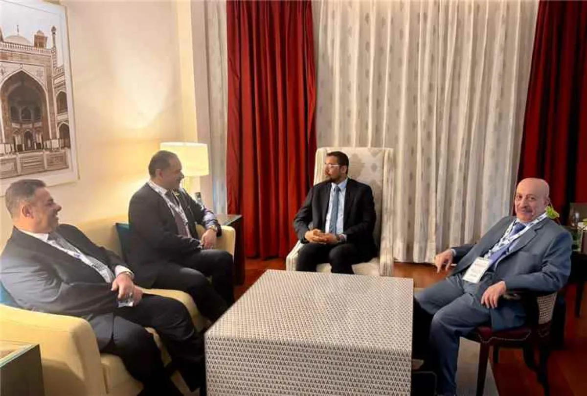 لقاء يمني عُماني في نيودلهي يبحث تعزيز العلاقات الثنائية وتطورات الأوضاع في المنطقة