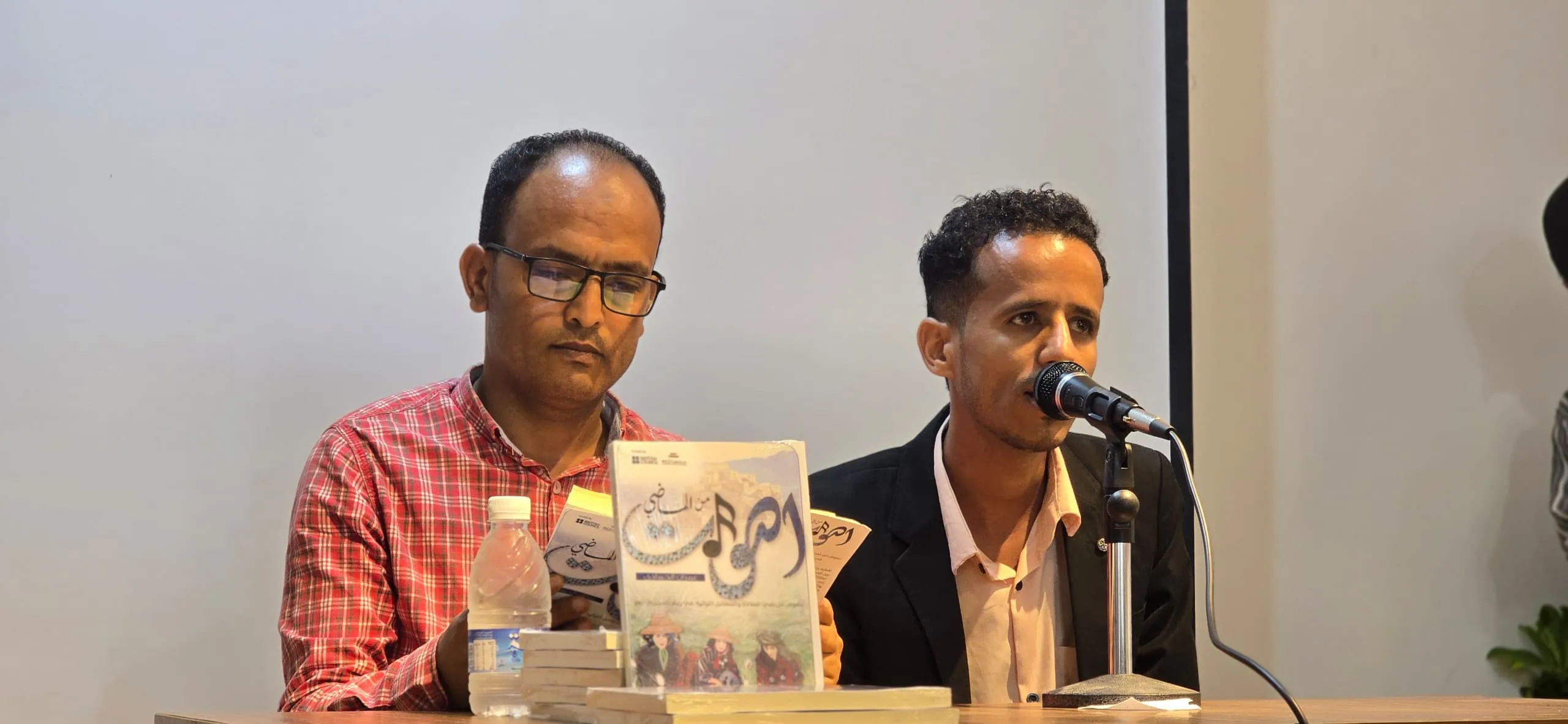 البيسمنت الثقافية بتعز تحتفي بكتاب “أصوات من الماضي”.. وحضور متميز وباحثون يؤكدون أهمية توثيق التراث الشفهي