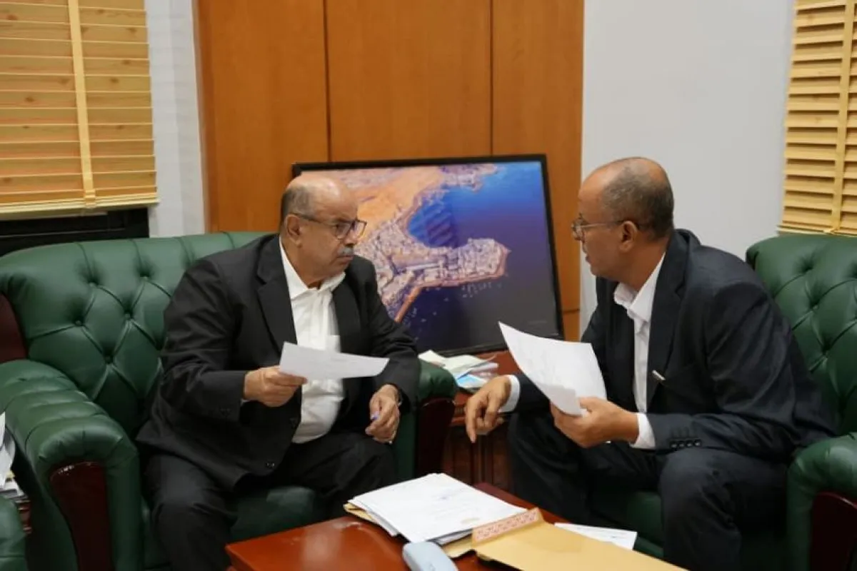 الخنبشي يطّلع على احتياجات سيئون ويوجه باستئناف مشروع ربط كهرباء دوعن بمحطة بدرة