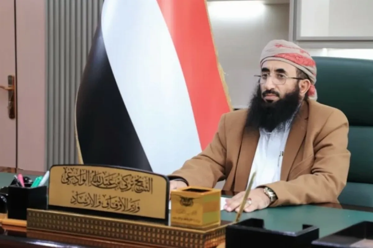 وزير الأوقاف والإرشاد يوجّه الخطباء والعلماء بتعزيز خطاب الوعي والتعاون مع الدولة والتحذير من المراكز الصيفية الحوثية