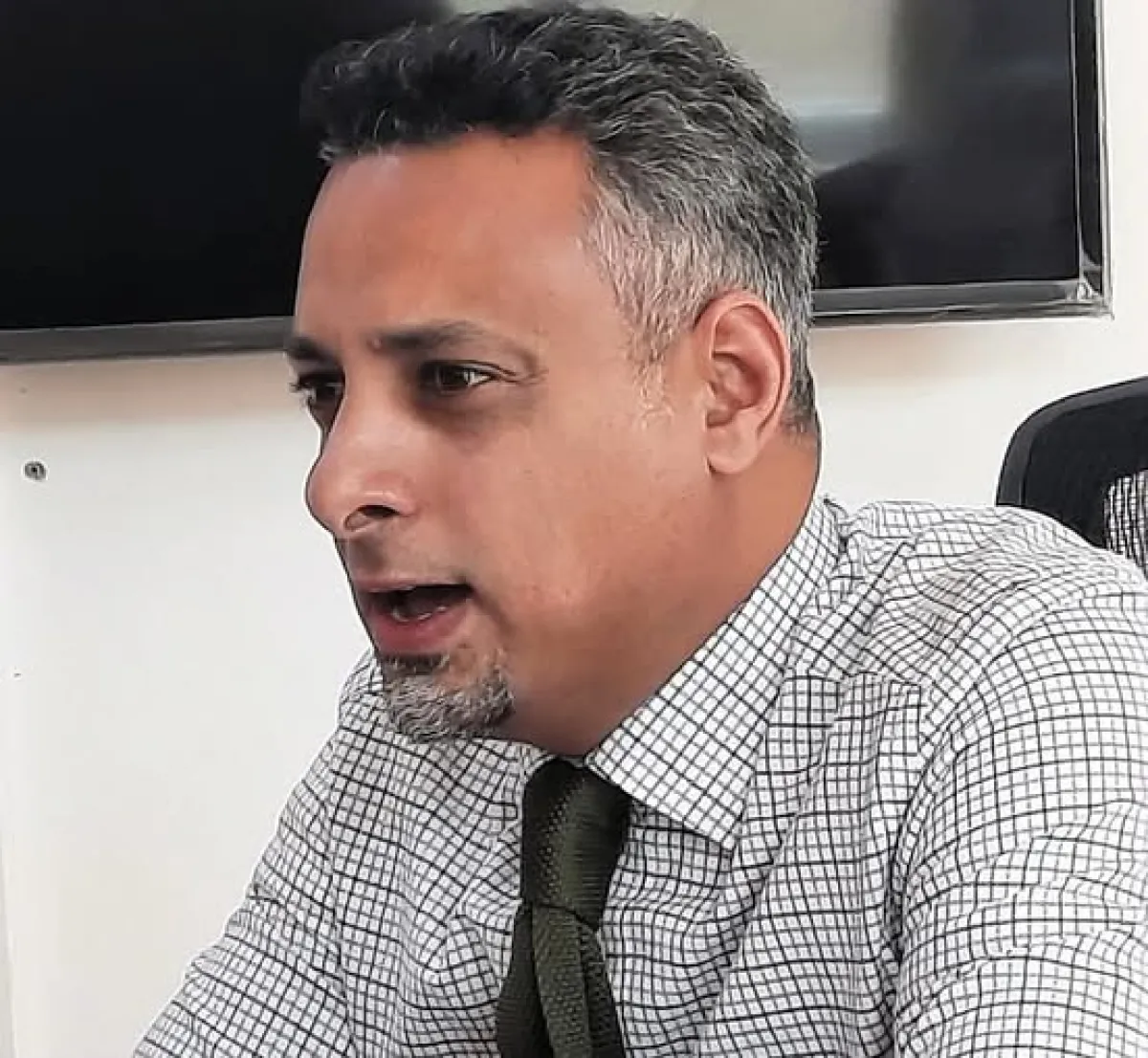 رسالة نعي حزينة لزوجة الراحل وسام قائد 