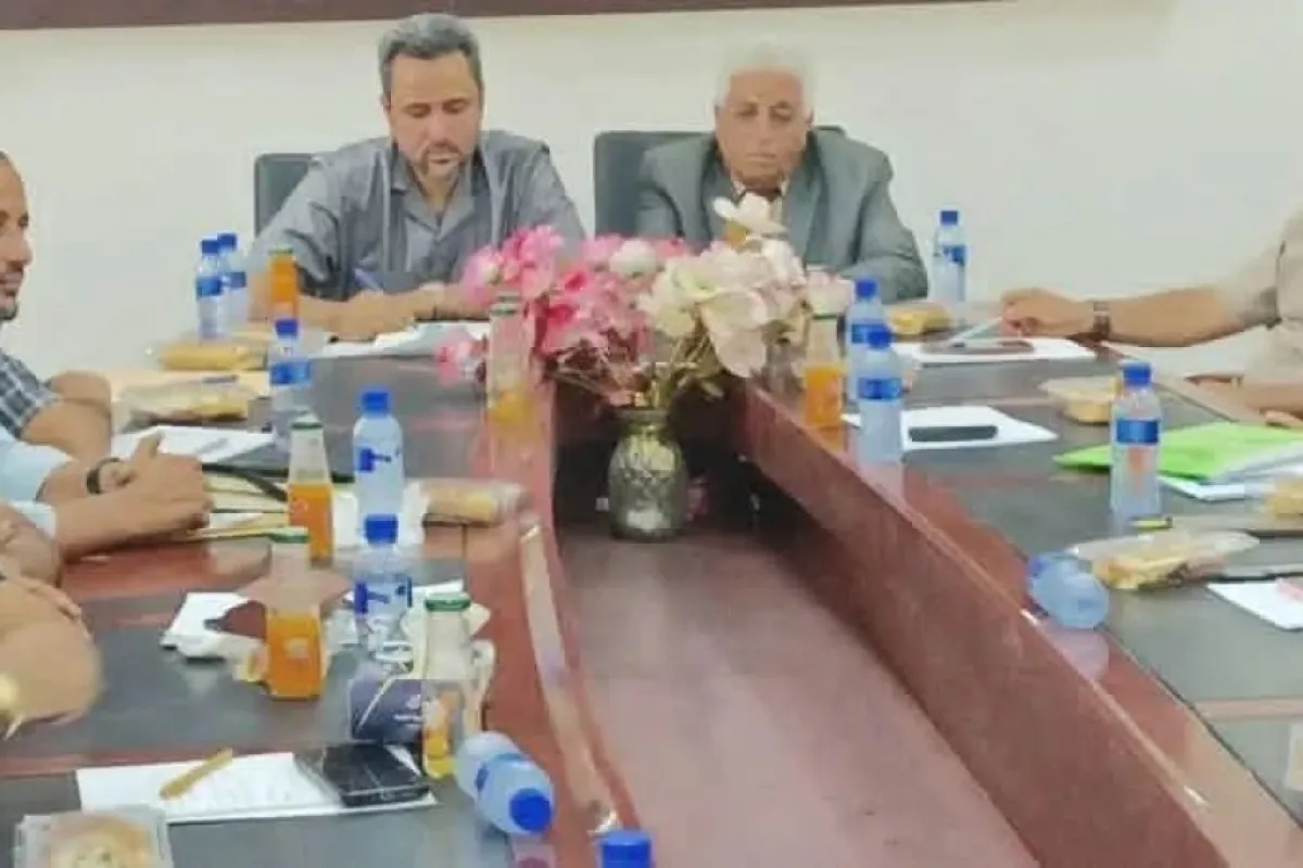 بحضور محافظ المحافظة.. مجلس جامعة لحج يعقد اجتماعًا استثنائيًا