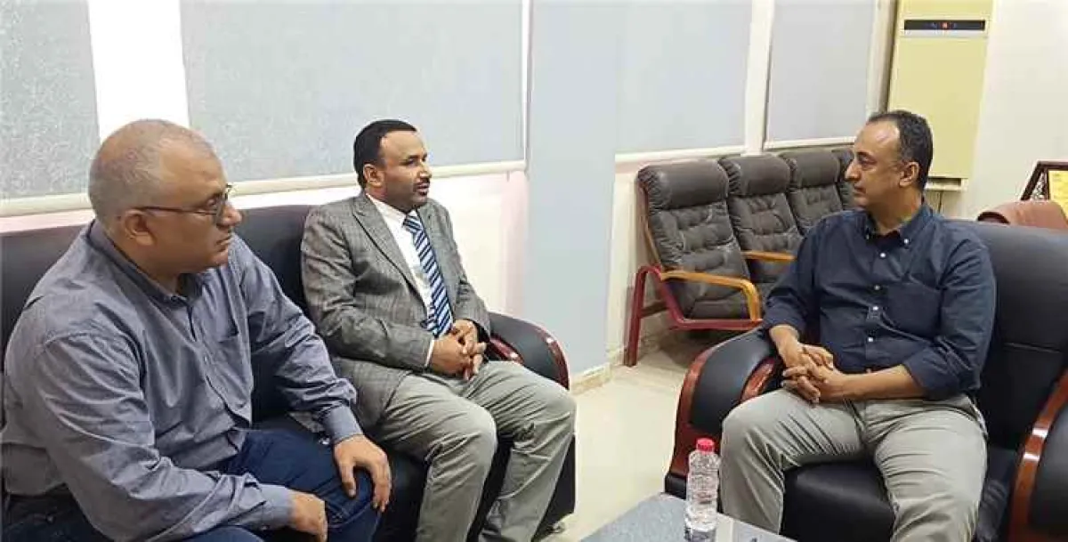 مدير صحة عدن يبحث مع وزارة الصحة تعزيز المخيمات الطبية المجانية وتوسيع خدماتها الإنسانية