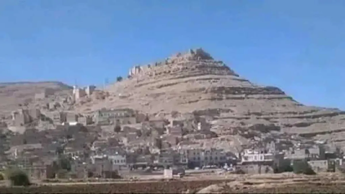 مسلحون قبليون يغتالون شيخًا قبليًا ونجله ويصيبون زوجته في كمين مسلح بمحافظة عمران