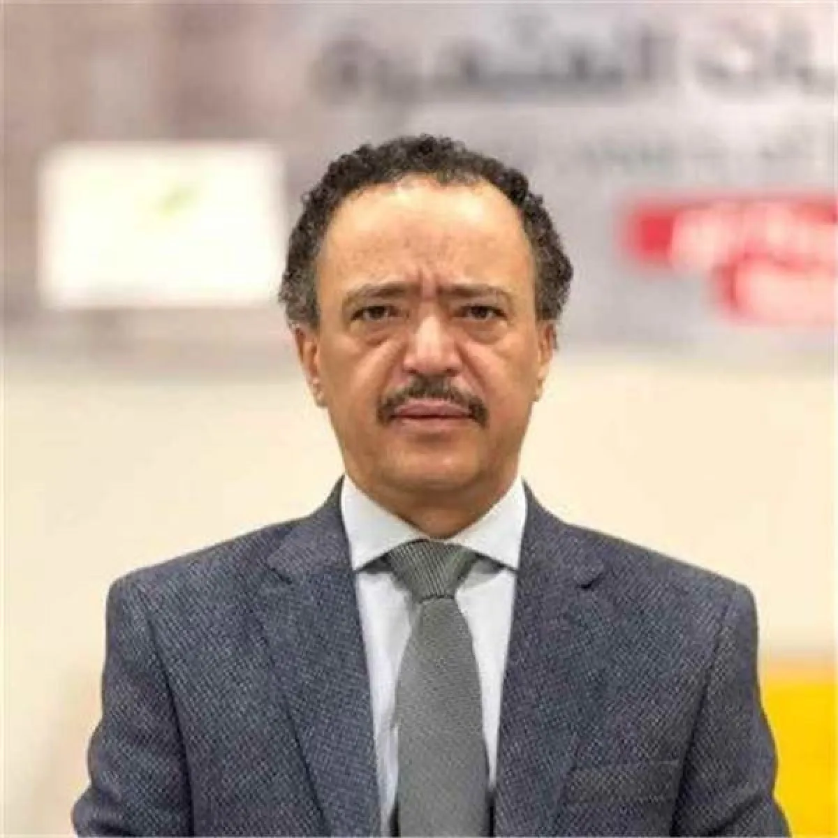غلاب: بعض قيادات المؤتمر في مناطق الحوثيين تتماهى مع الجماعة تحت ضغط التهديد والسلاح