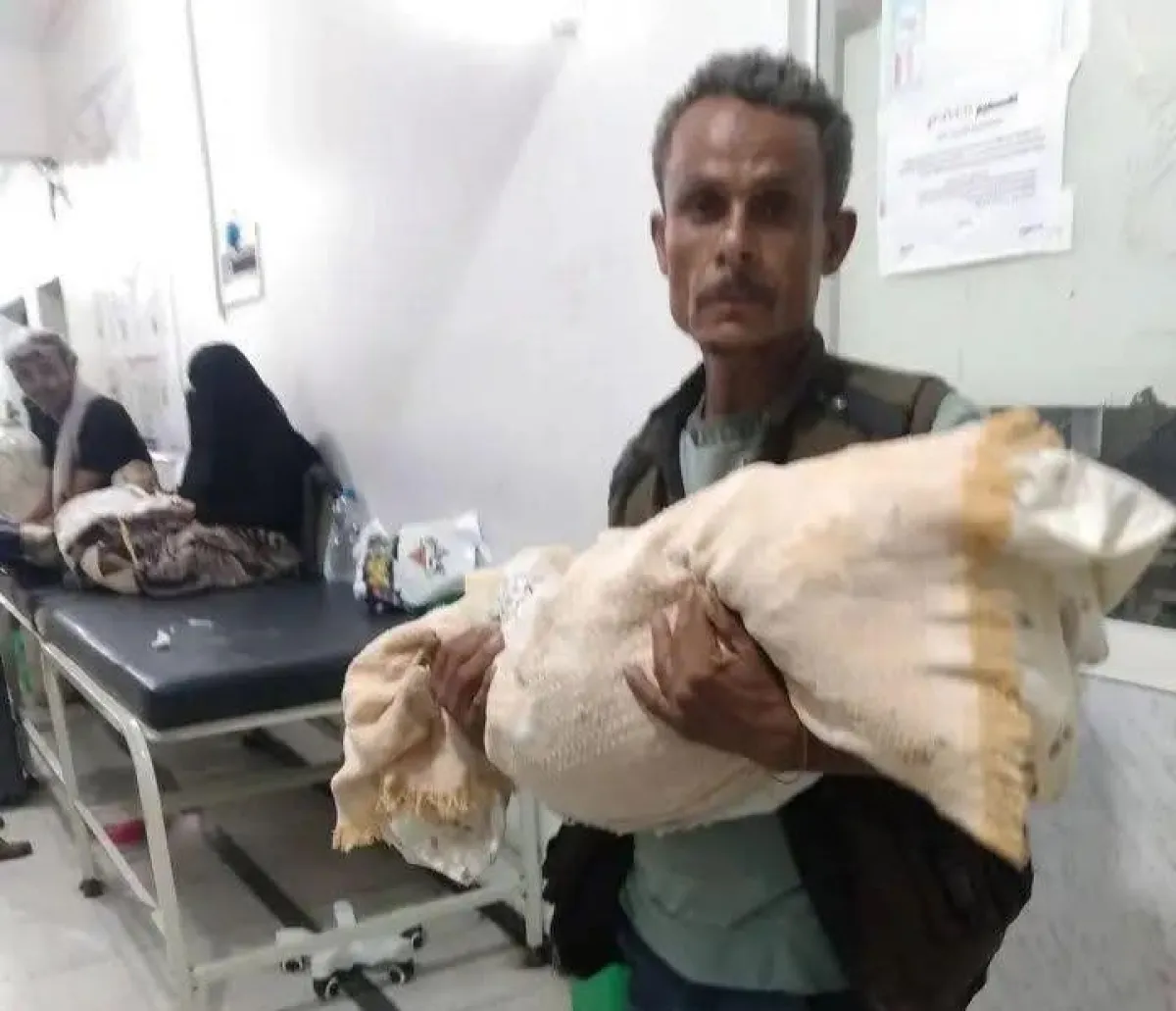 وفاة الطفلة صفية في تعز تثير شبهات إهمال طبي.. والسلطة المحلية تتوعد بالمحاسبة