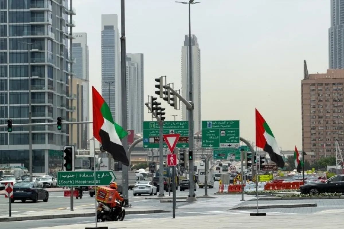 الإمارات تتصدى لصواريخ وطائرات مسيرة إيرانية 