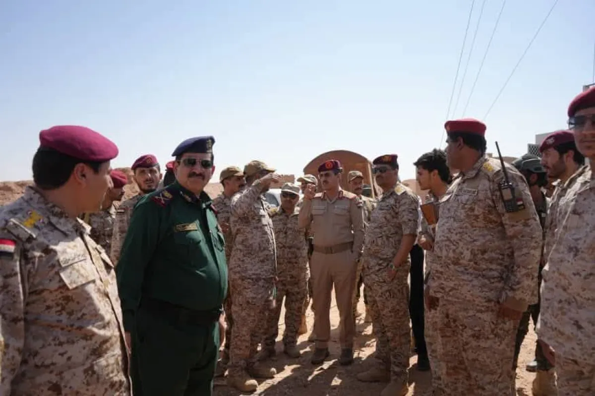 وزيرا الدفاع والداخلية يتفقدان عدداً من المواقع العسكرية في ميناء الوديعة و يشهدان عرضاً عسكرياً لقوات الطوارئ