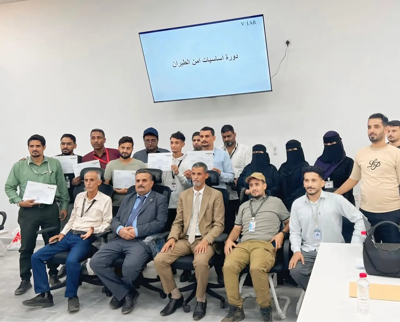 اختتام دورة متخصصة في أمن الطيران بمطار عدن الدولي لتعزيز جاهزية الكوادر الأمنية