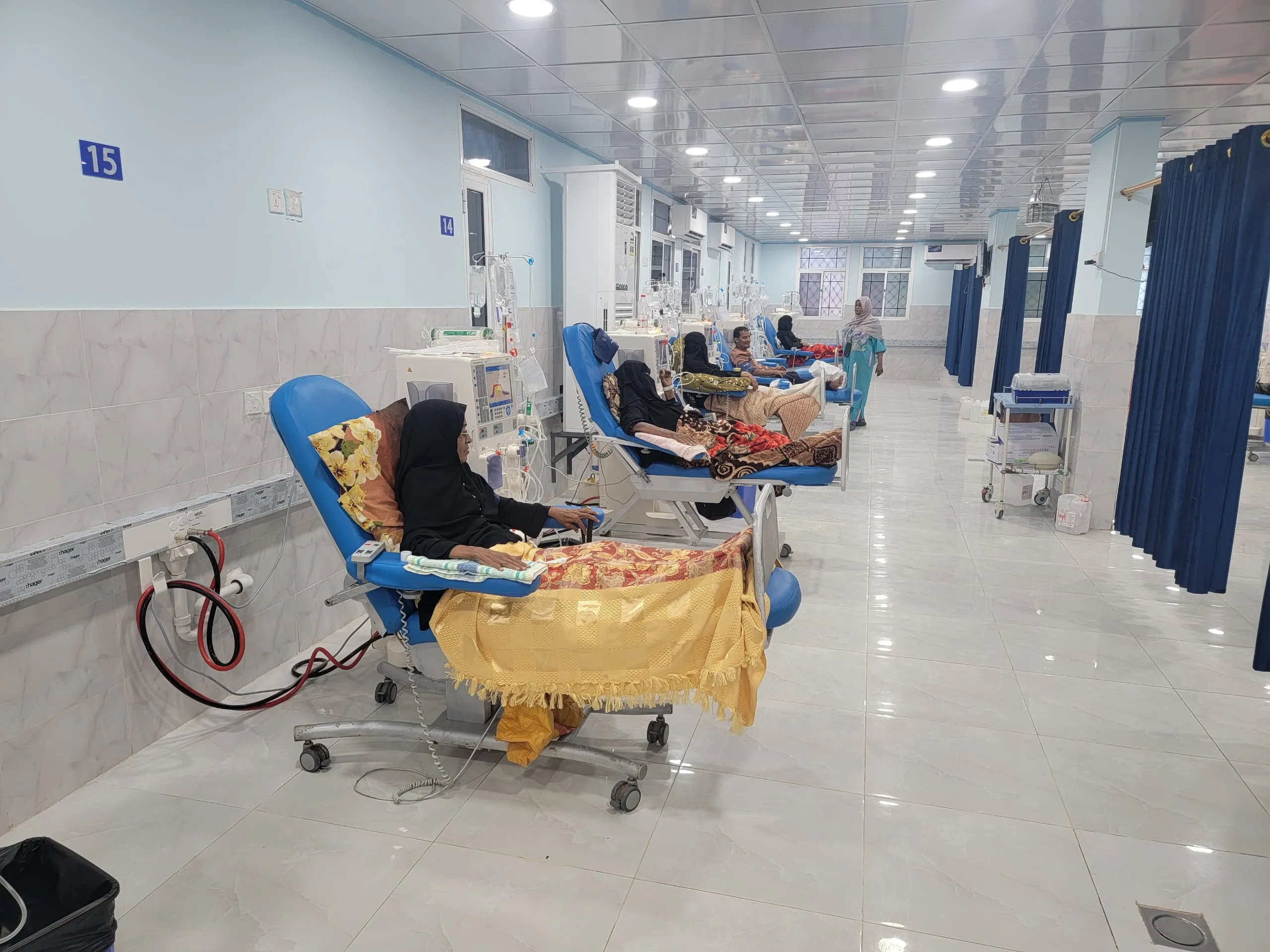أطلقوا نداء استغاثة.. مرضى الفشل الكلوي بعدن لـ”برّان برس“: نواجه الموت بسبب نفاد المحاليل ورفض استقبالنا