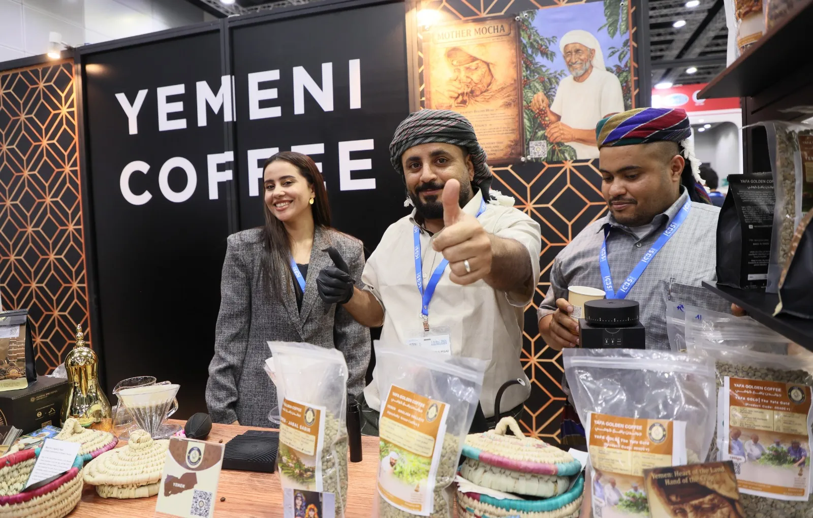 القهوة اليمنية تخطف الأنظار في معرض بـ “كوالالمبور”.. والصحافة الماليزية تصفها بالعودة إلى الجذور الأولى